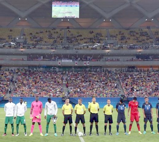 Clément Turpin, Frédéric CANO et Nicolas DANOS lors de la rencontre Nigéria - Japon, le 4 août à Manaux.